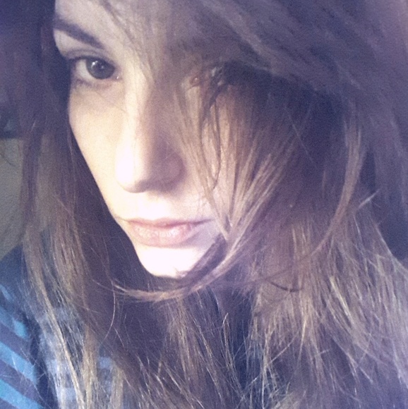 Meet your Posher, Ash - Picture 2 of 3